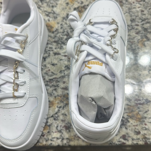 Puma white sneakers women’s size 7 new in box - Picture 3 of 11